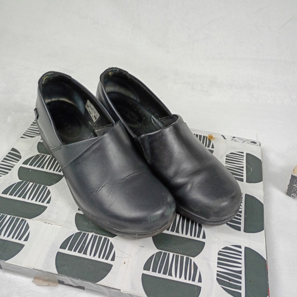 KEEN Kaci Black Full Grain Leather Slip On Clogs Shoes Womens 7 Nurse Work - Picture 3 of 9